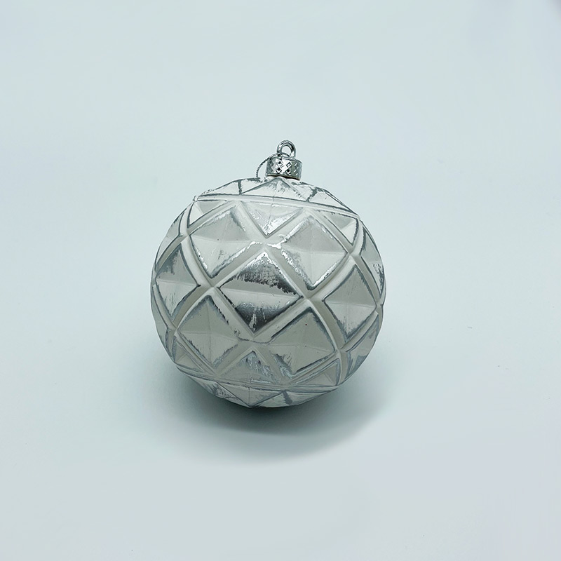IMG_9357 10 cm Silver painted balls